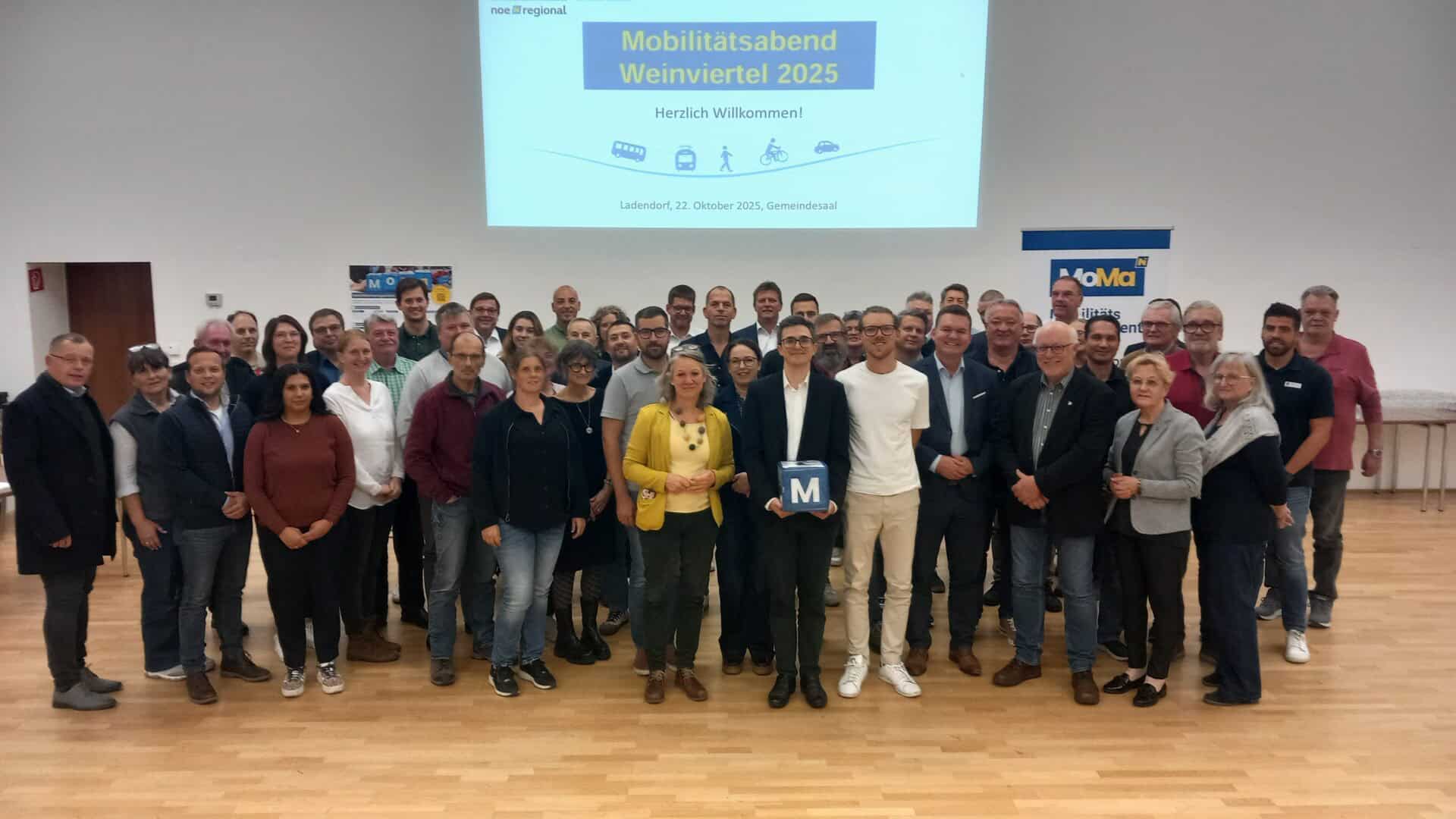 großes Gruppenfoto Mobilitätsabend in Ladendorf