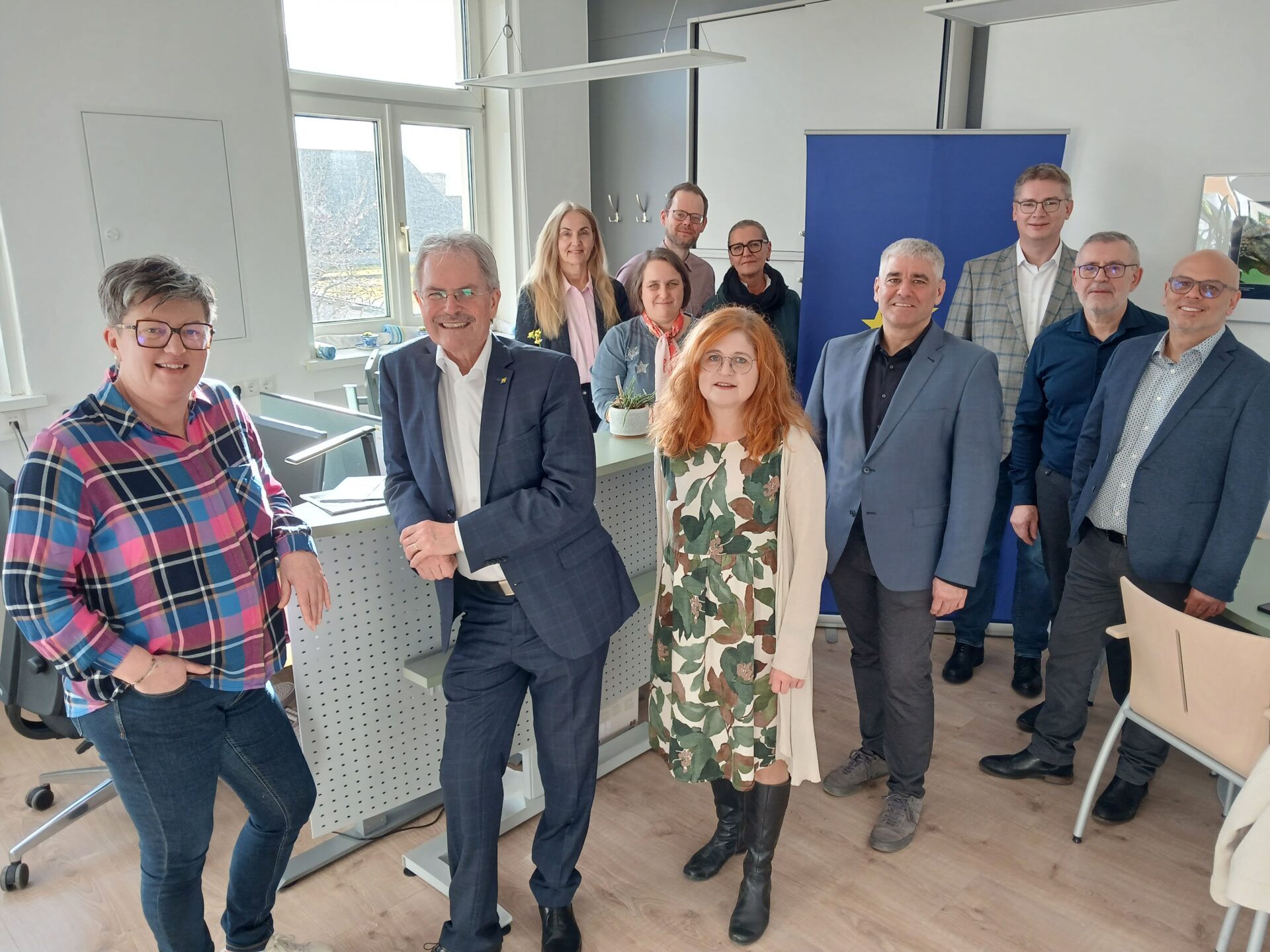 mehrere Personen bei LT Präsident Karl Wilfling in Zistersdorf