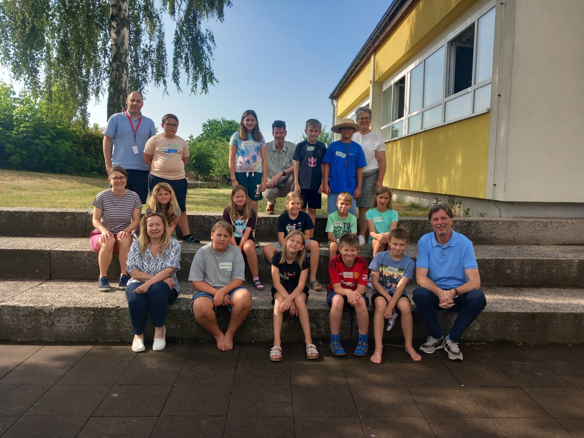 Gruppenfoto Sigmundsherberg sicher mit Bus und Bahn